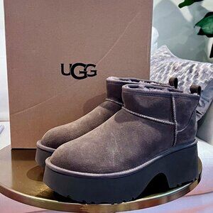 Women's Classic Ultra Mini New Heights Boot Size 10